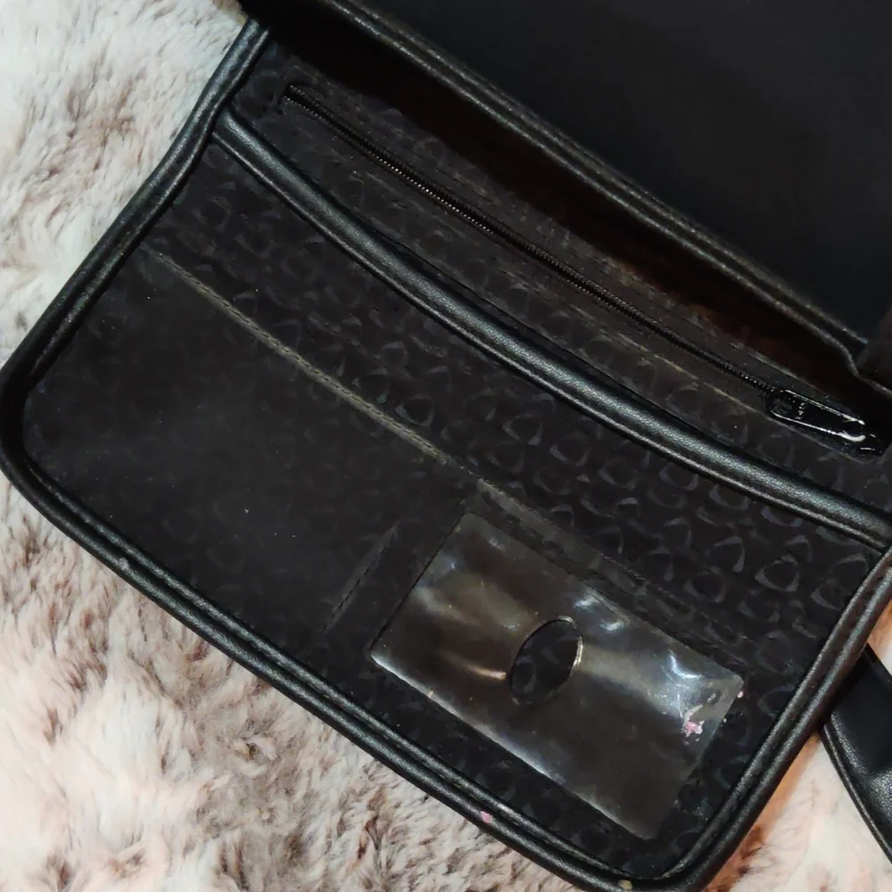 Liz Claiborne Black Leather Shoulder Bag - Picture 5 of 11